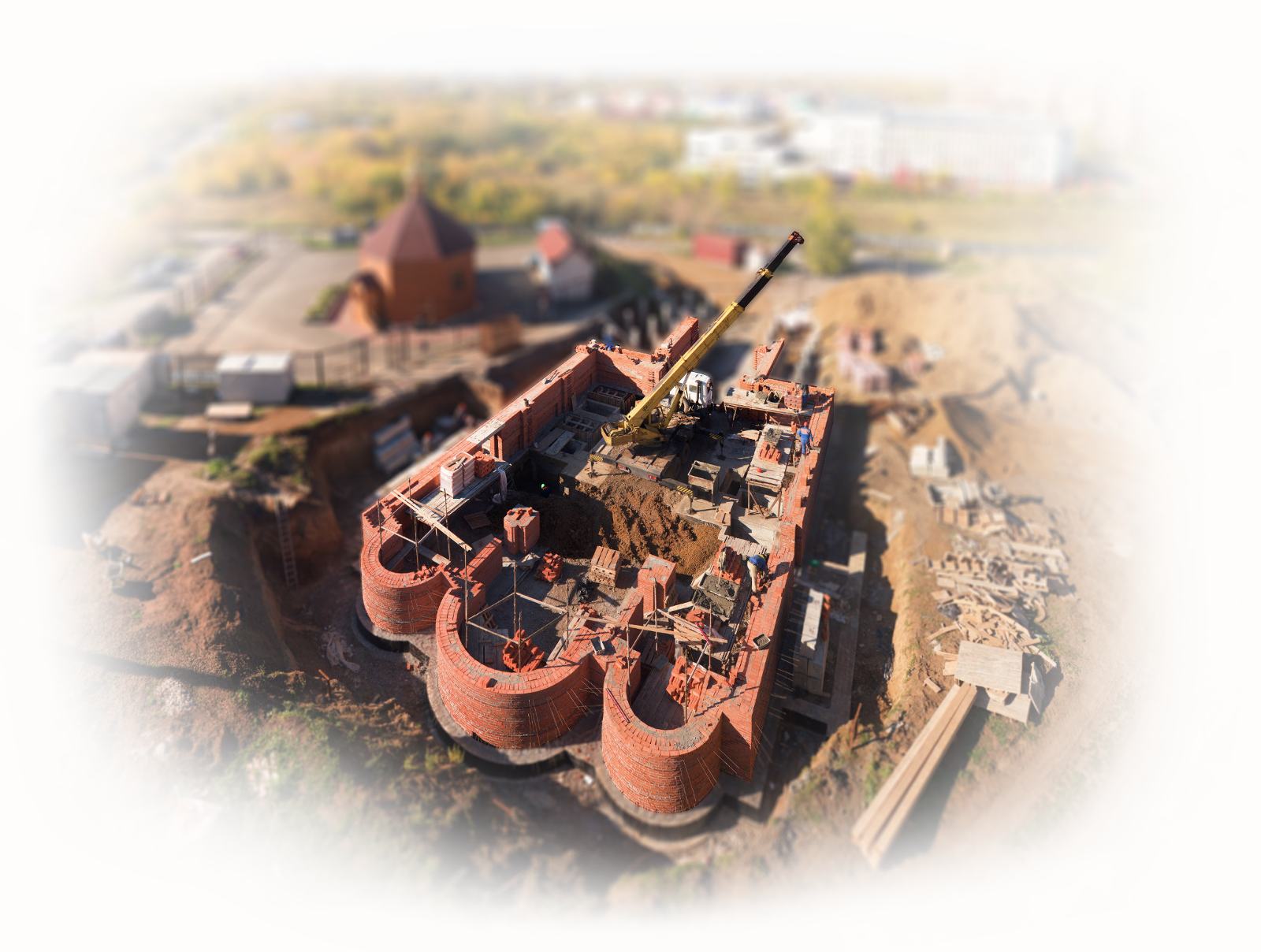 Кирпичная кладка храма в честь святой великомученицы Варвары